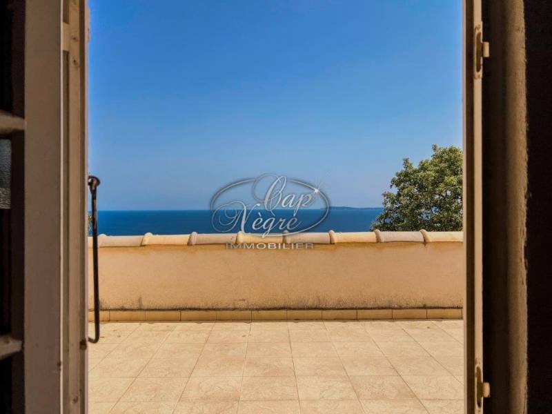 PROPRIETE A VENDRE AU RAYOL-CANADEL PROPRIETE VUE MER RAYOL-CANADEL