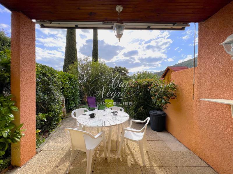 charmant studio cabine à Pramousquier plage à pied grand jardin et terrasse