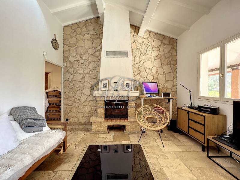 VALCROS - MAISON AVEC PISCINE DANS DOMAINE PRIVÉ