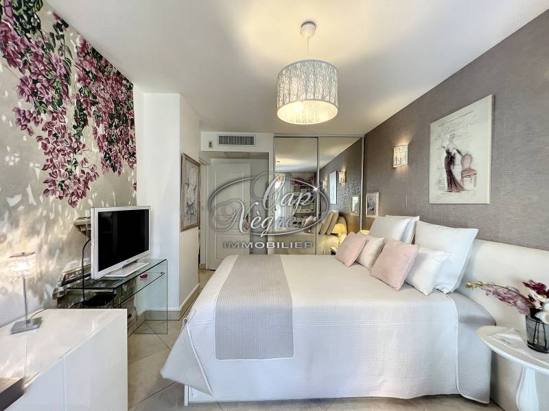 VENDU PAR CAP NÈGRE IMMOBILIER - LE LAVANDOU - COEUR DE VILLAGE