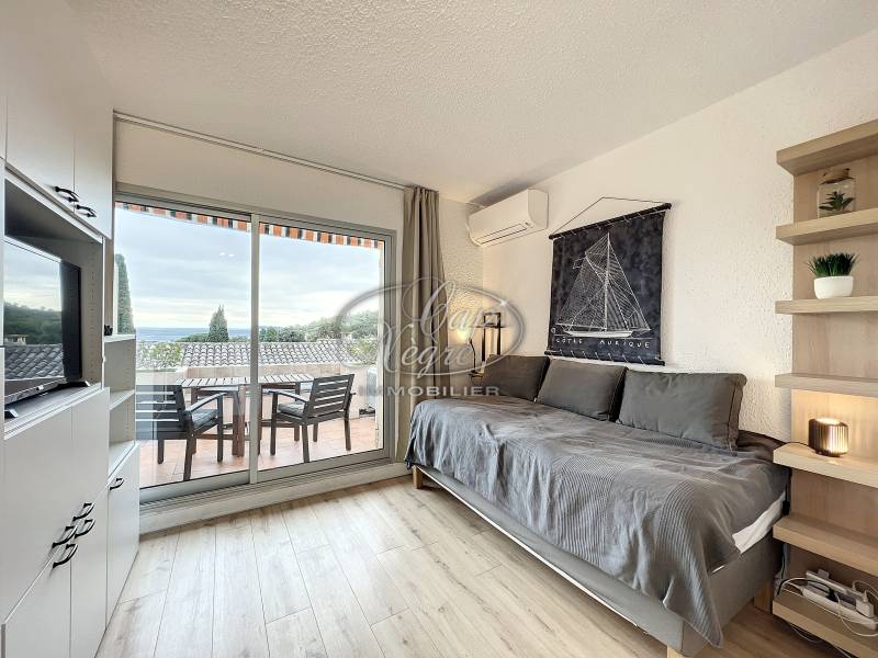 SOUS OFFRE - STUDIO ENTIÈREMENT REFAIT - PLAGE A PIED - PRAMOUSQUIER