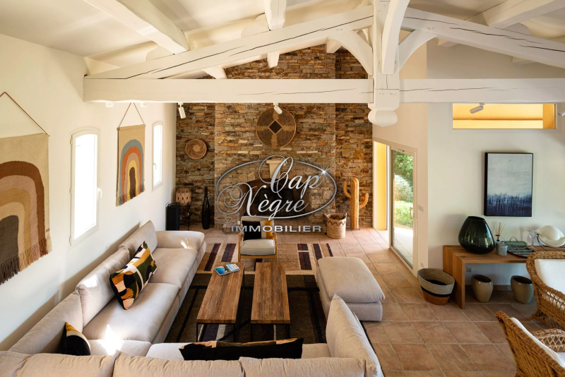 VENTE PROPRIETE D'ARCHITECTE VUE MER PISCINE AIGUEBELLE LE LAVANDOU