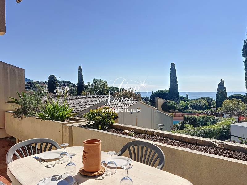 APPARTEMENT POUR 4 PERSONNES VUE MER RESIDENCE AVEC PISCINE A PRAMOUSQUIER