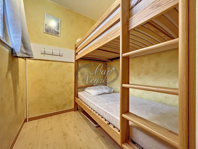 VENDU PAR CAP NÈGRE - APPARTEMENT T2 AVEC JARDIN - PRAMOUSQUIER