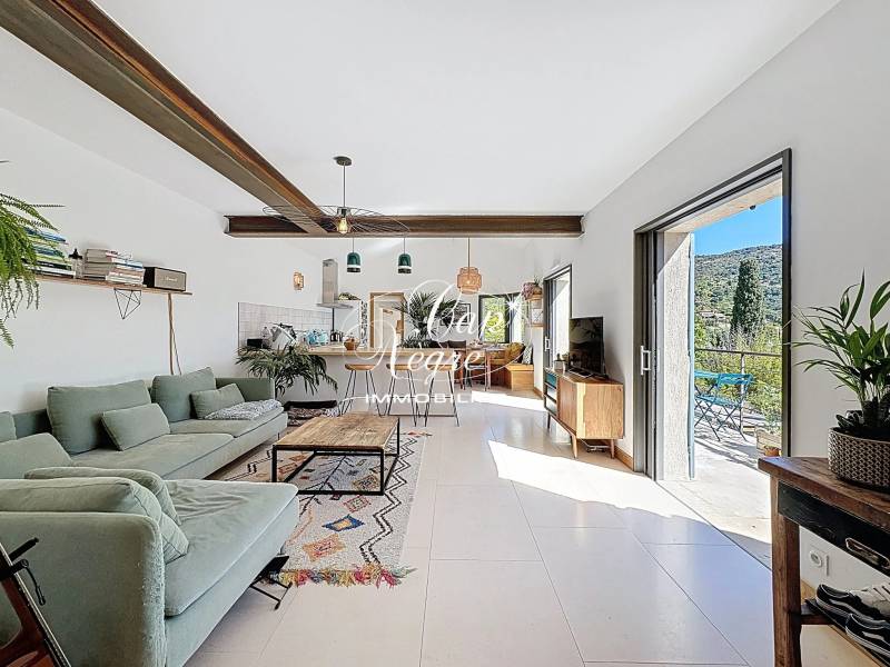 PROPRIÉTÉ 3 CHAMBRES À VENDRE À AIGUEBELLE AVEC VUE MER, TERRASSES ET JARDIN