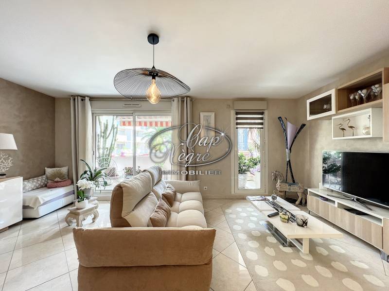 VENDU PAR CAP NÈGRE IMMOBILIER - LE LAVANDOU - COEUR DE VILLAGE