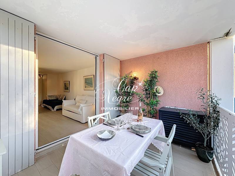 LOCATION SAISONNIÈRE - STUDIO 2 PERSONNES CHIC ET COSY A 5MIN DE LA PLAGE DE CAVALIERE