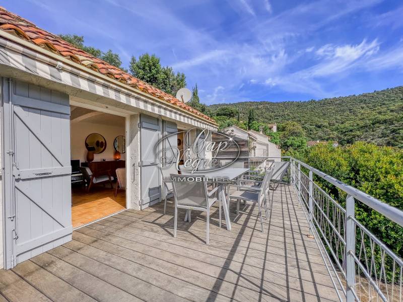 SOUS OFFRE - RAYOL-CANADEL CHARMANTE MAISON PROCHE DE LA PLAGE