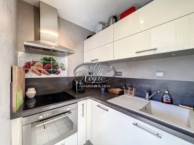 CAVALIÈRE - RÉSIDENCE CALME - GRANDE TERRASSE VUE COLLINES