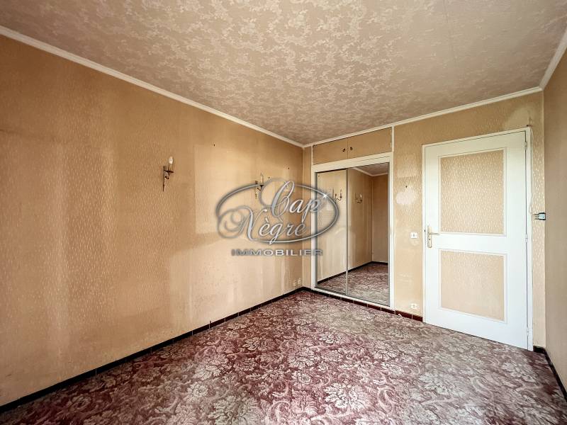 APPARTEMENT A FORT POTENTIEL A RÉNOVER - LAVANDOU CENTRE