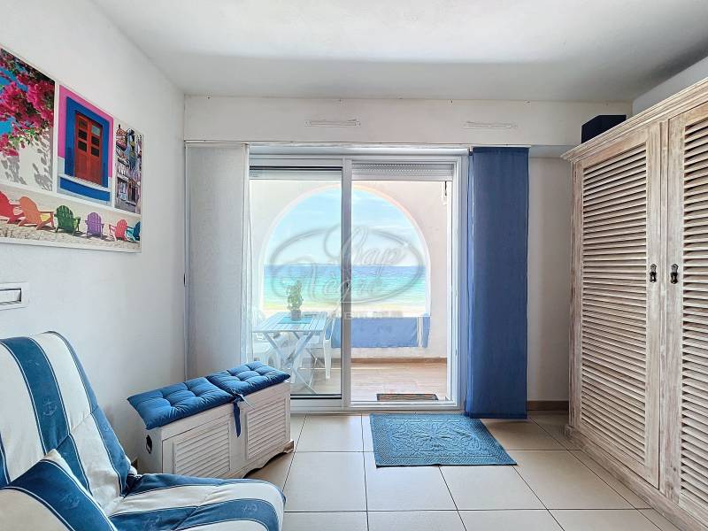studio à vendre à Cavalière parfaitement équipé et entretenu pieds dans l'eau