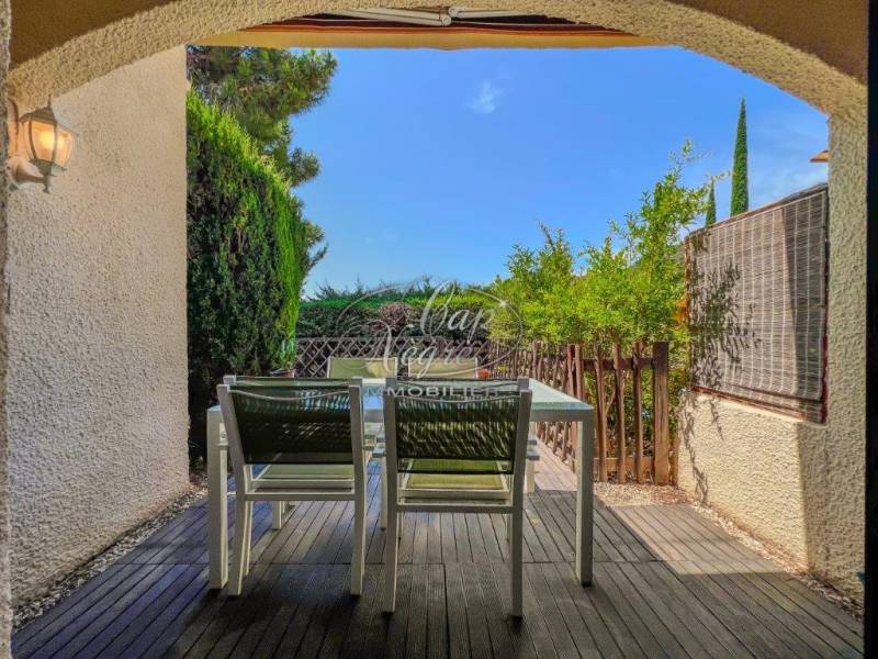 A VENDRE MAISON A PRAMOUSQUIER PROCHE PLAGE PISCINE VUE MER