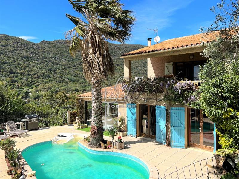 PROPRIÉTÉ PROVENÇALE COMPOSÉE DE 4 APPARTEMENTS SPACIEUX - LE RAYOL-CANADEL VAR