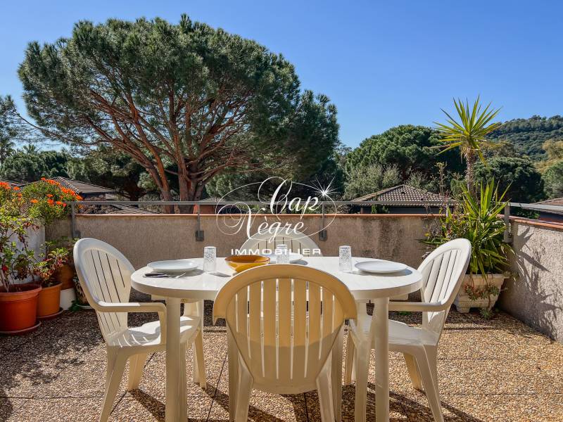 APPARTEMENT AVEC TERRASSE À VENDRE - CAVALIERE LE LAVANDOU
