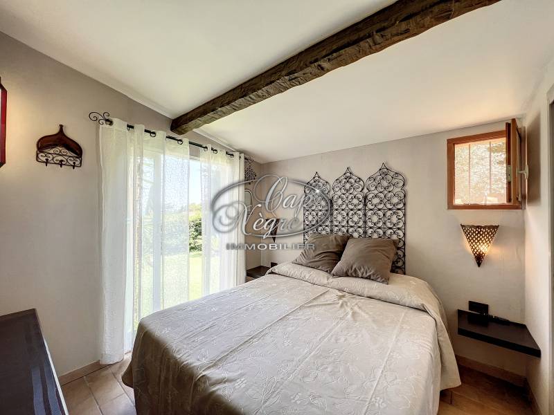 VENDU - EXCLUSIVITE PRAMOUSQUIER - MAZET AVEC JARDIN VUE MER - PLAGE A PIED