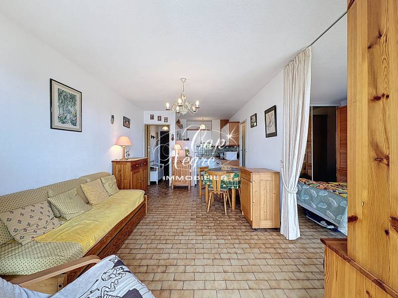 VENDU PAR CAP NEGRE APPARTEMENT T2 APERÇU MER  À VENDRE AU CENTRE DU LAVANDOU - EXCLUSIVITÉ