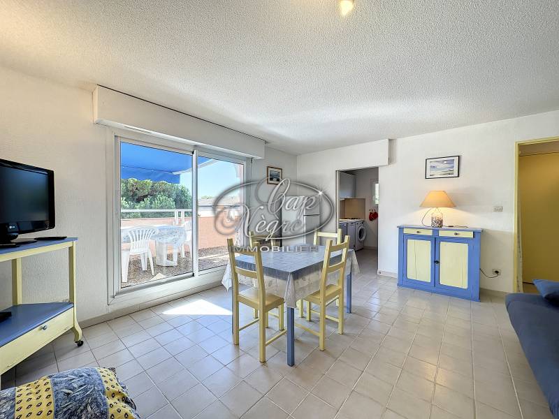 dernier étage vue dégagée pour ce joli T2 cabine situé à Cavalière à quelques minutes à pieds de la mer et des commerces