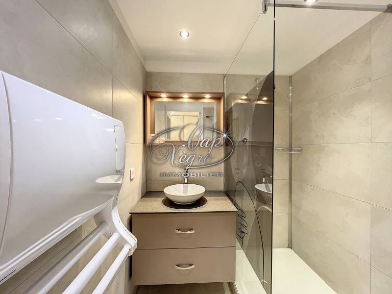 VENDU - EXCLUSIVITÉ CAVALIÈRE - APPARTEMENT/CAVE/PARKING PROCHE PLAGE