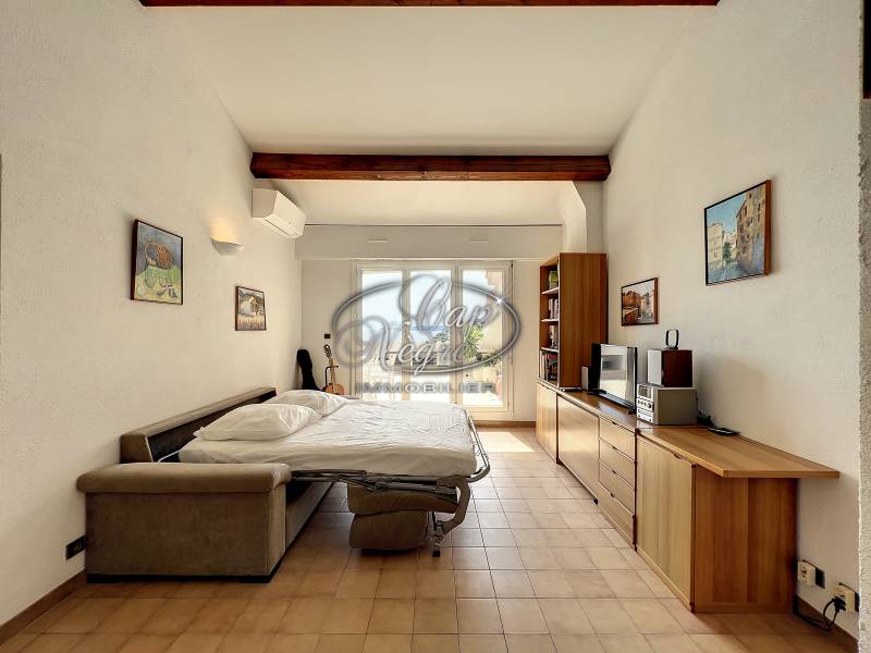 Location saisonnière avec terrasse vue mer pour 4 personnes proche de la plage du Rayol - Cap Nègre Immobilier