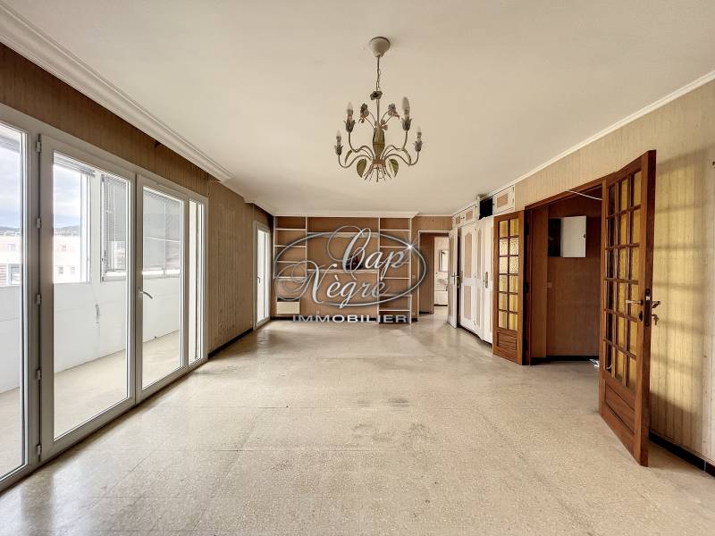 appartement à rénover fort potentiel centre ville parking privé Le Lavandou