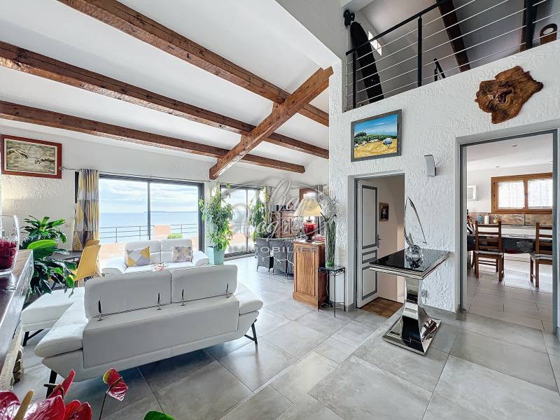 EXCLUSIVITÉ À VENDRE PROPRIETE RAYOL-CANADEL PISCINE VUE MER