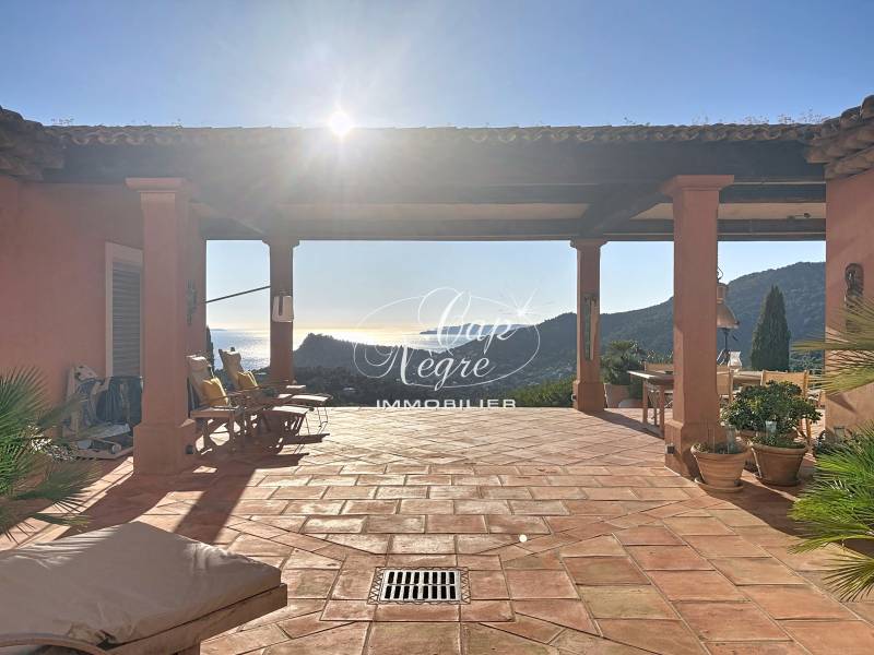 patio central dans maison d’architecte au Rayol-Canadel