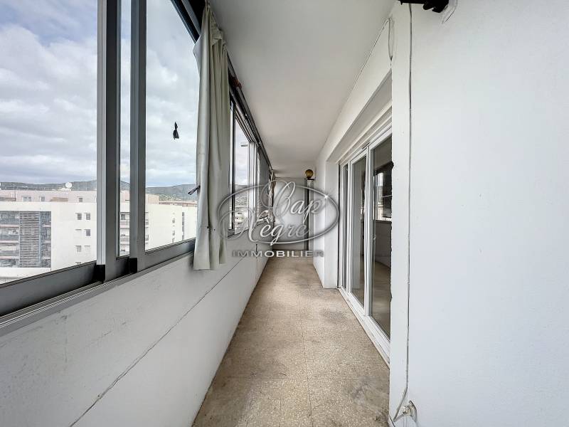 APPARTEMENT A FORT POTENTIEL A RÉNOVER - LAVANDOU CENTRE