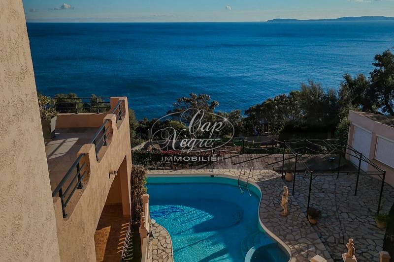 Maison piscine vue mer à vendre Rayol-Canadel Cap Nègre Immobilier