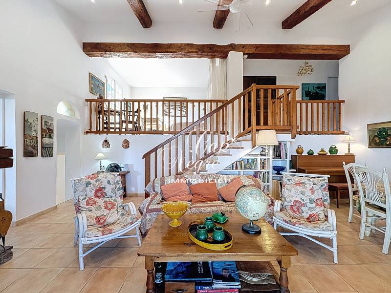 Élégante maison méditerranéenne avec vue mer