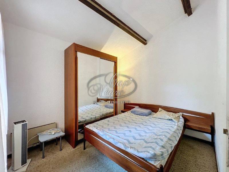 SOUS OFFRE A VENDRE MAISON A PRAMOUSQUIER PROCHE PLAGE PISCINE VUE MER