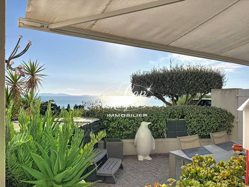 Appartement vue mer à vendre au Cap Nègre Le Lavandou