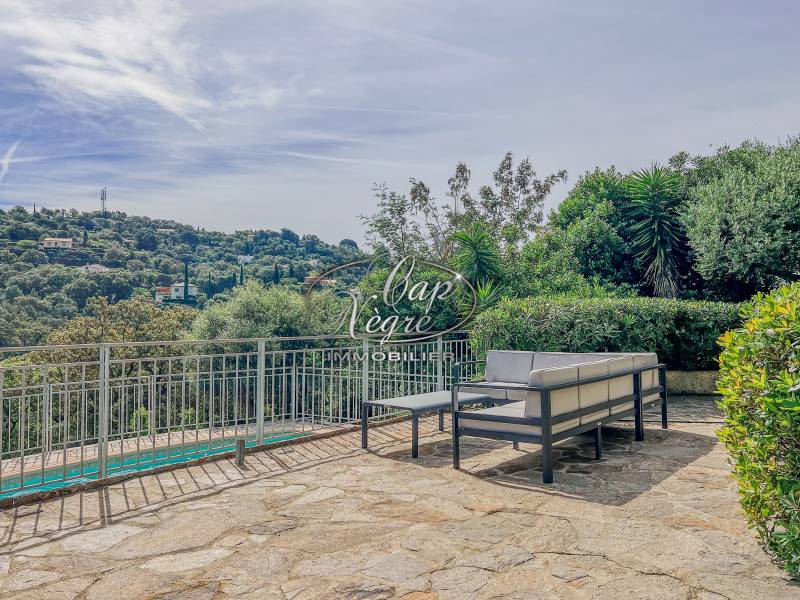 SOUS OFFRE - RAYOL-CANADEL CHARMANTE MAISON PROCHE DE LA PLAGE