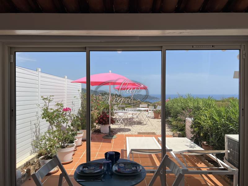 MAZET VUE SUR LA MER À VENDRE AU LAVANDOU À SAINT-CLAIR - EXCLUSIVITÉ