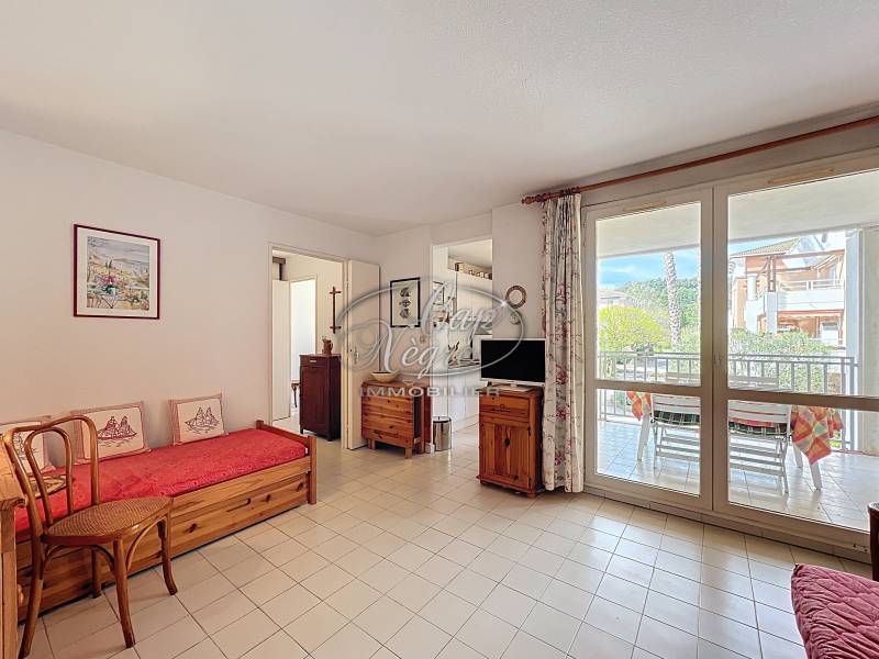 À VENDRE – APPARTEMENT T2 À 200M DE LA PLAGE DE CAVALIERE AU LAVANDOU