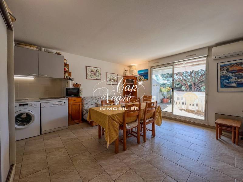 APPARTEMENT AVEC TERRASSE À VENDRE - CAVALIERE LE LAVANDOU