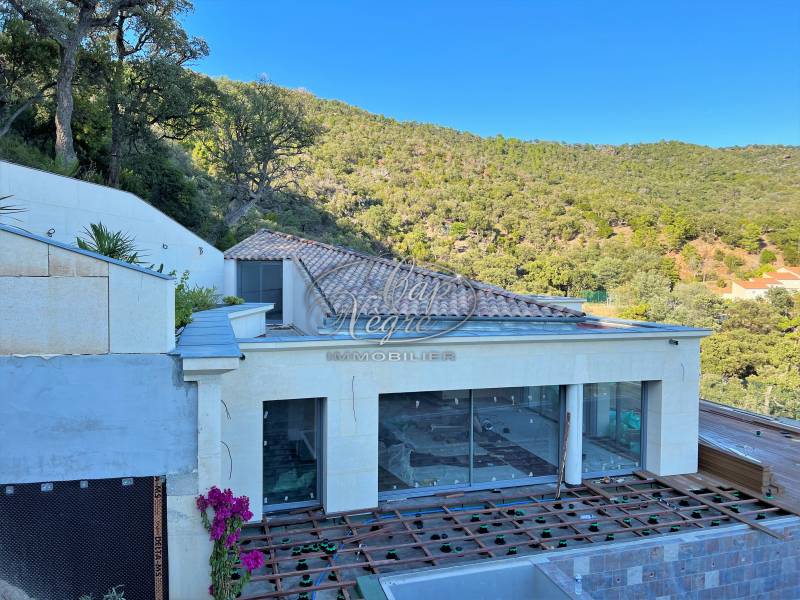 VENDU - PROPRIÉTÉ DE LUXE AVEC PISCINE - RAYOL CANADEL