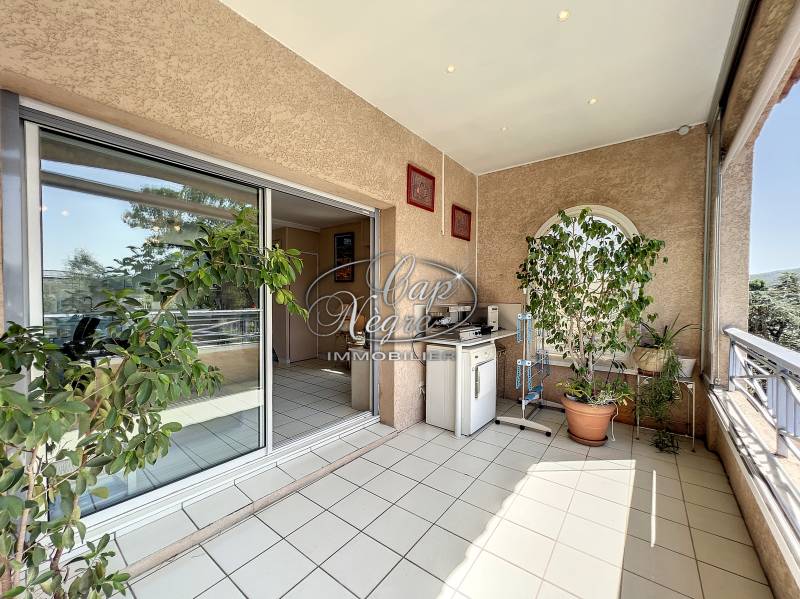 entre bormes et le lavandou spacieux t4 avec parking privé