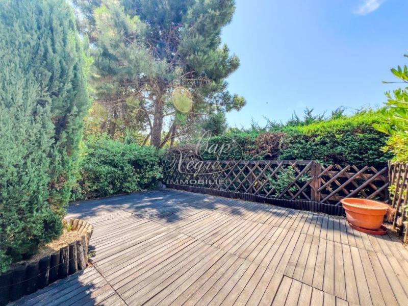 A VENDRE MAISON A PRAMOUSQUIER PROCHE PLAGE PISCINE VUE MER