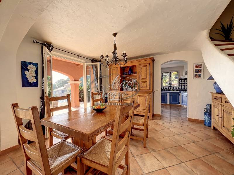 EXCLUSIVITE - PROPRIETE D'ARCHITECTE À VENDRE VUE MER PISCINE CAVALIERE