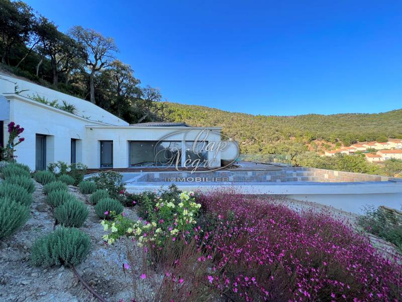 VENDU - PROPRIÉTÉ DE LUXE AVEC PISCINE - RAYOL CANADEL