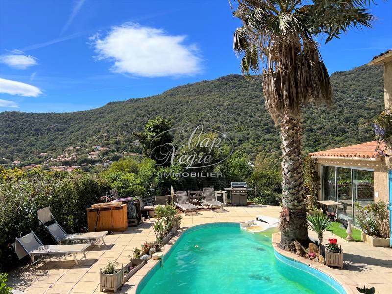 PROPRIÉTÉ PROVENÇALE COMPOSÉE DE 4 APPARTEMENTS SPACIEUX