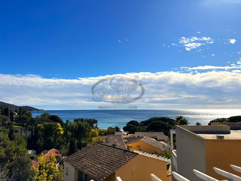 superbe duplex climatisé dans résidence pied dans l'eau Pramousquier