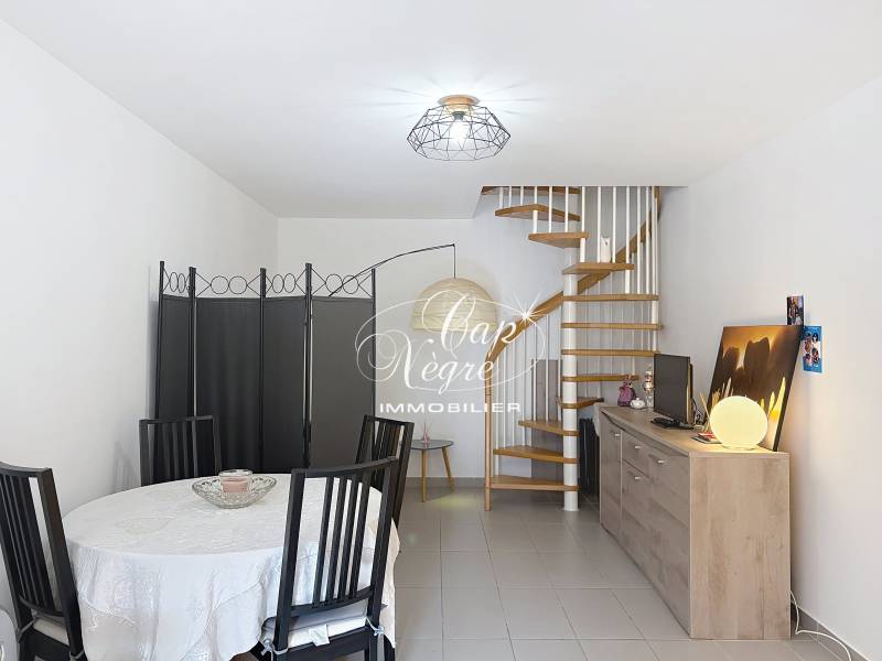 Séjour au rez-de-chaussée de la maison au Lavandou