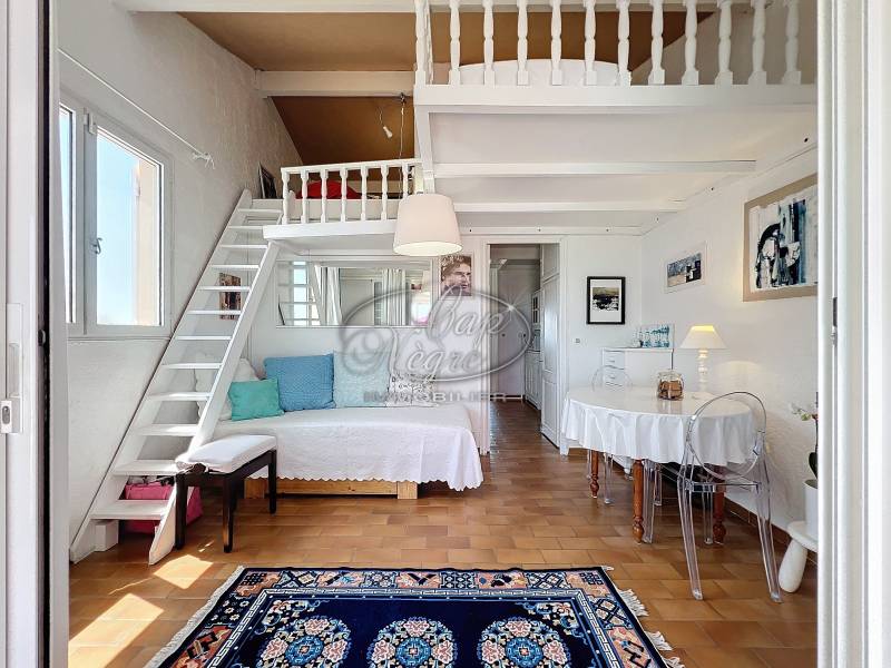 MAZET VUE SUR LA MER À VENDRE AU LAVANDOU À SAINT-CLAIR - EXCLUSIVITÉ