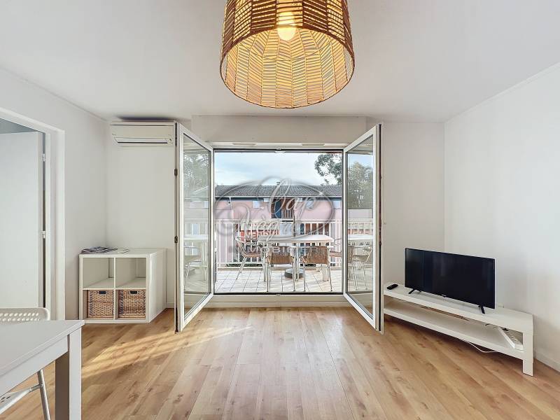 VENDU PAR CAP NEGRE IMMOBILIER - APPARTEMENT T3 LE LAVANDOU - CAVALIERE