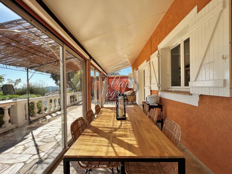 VALCROS - MAISON AVEC PISCINE DANS DOMAINE PRIVÉ