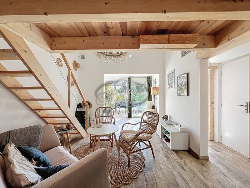 SOUS OFFRE Mazet 2 chambres + mezzanine Pramousquier ACCES DIRECT PLAGE