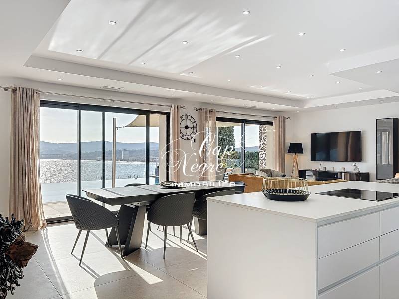 Vue sur le port du Lavandou depuis maison