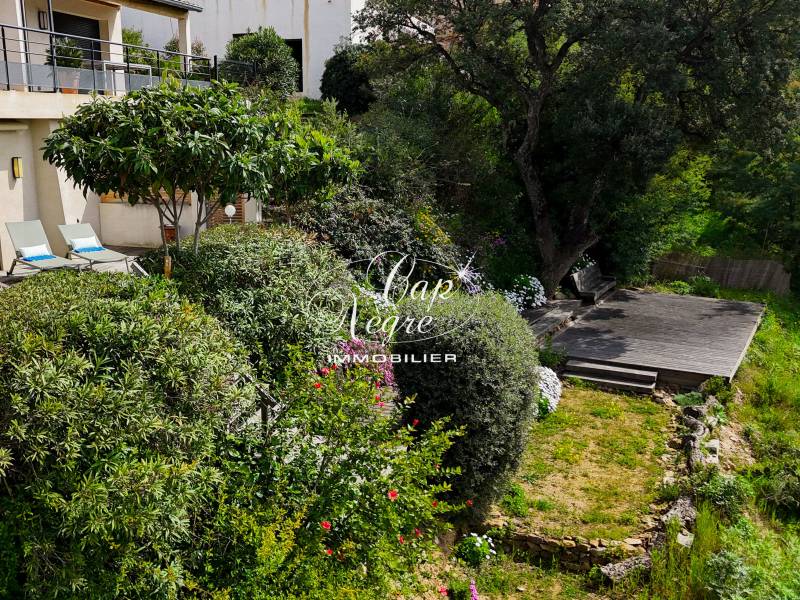 VENDU PAR CAP NEGRE IMMOBILIER APPARTEMENT JARDIN VUE MER À VENDRE AIGUEBELLE LE LAVANDOU