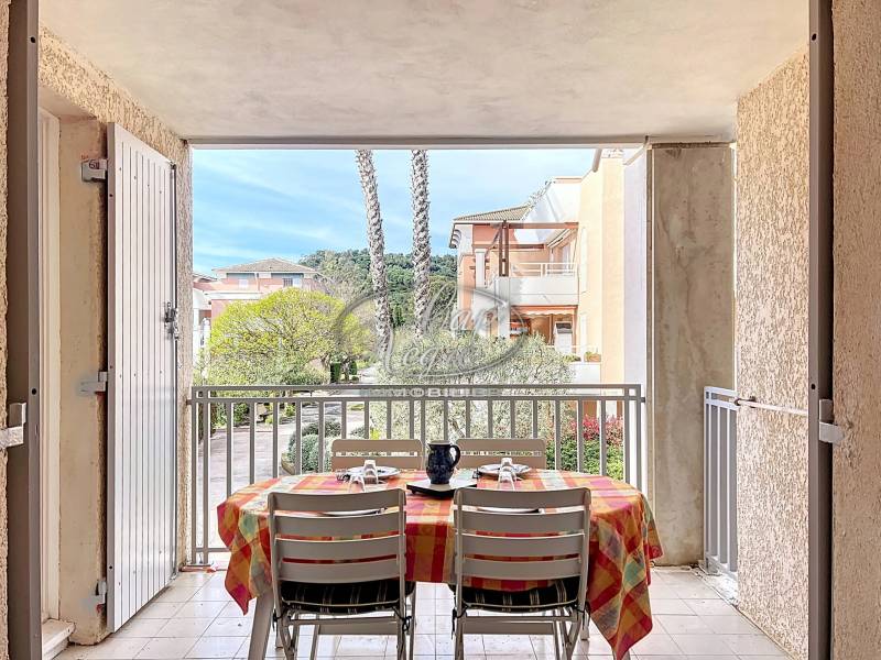 À VENDRE – APPARTEMENT T2 À 200M DE LA PLAGE DE CAVALIERE AU LAVANDOU